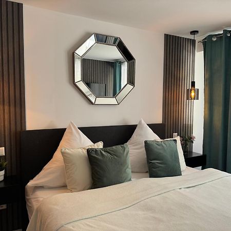 Prime Host Dream Apartment คาร์ลสรูเฮอ ภายนอก รูปภาพ