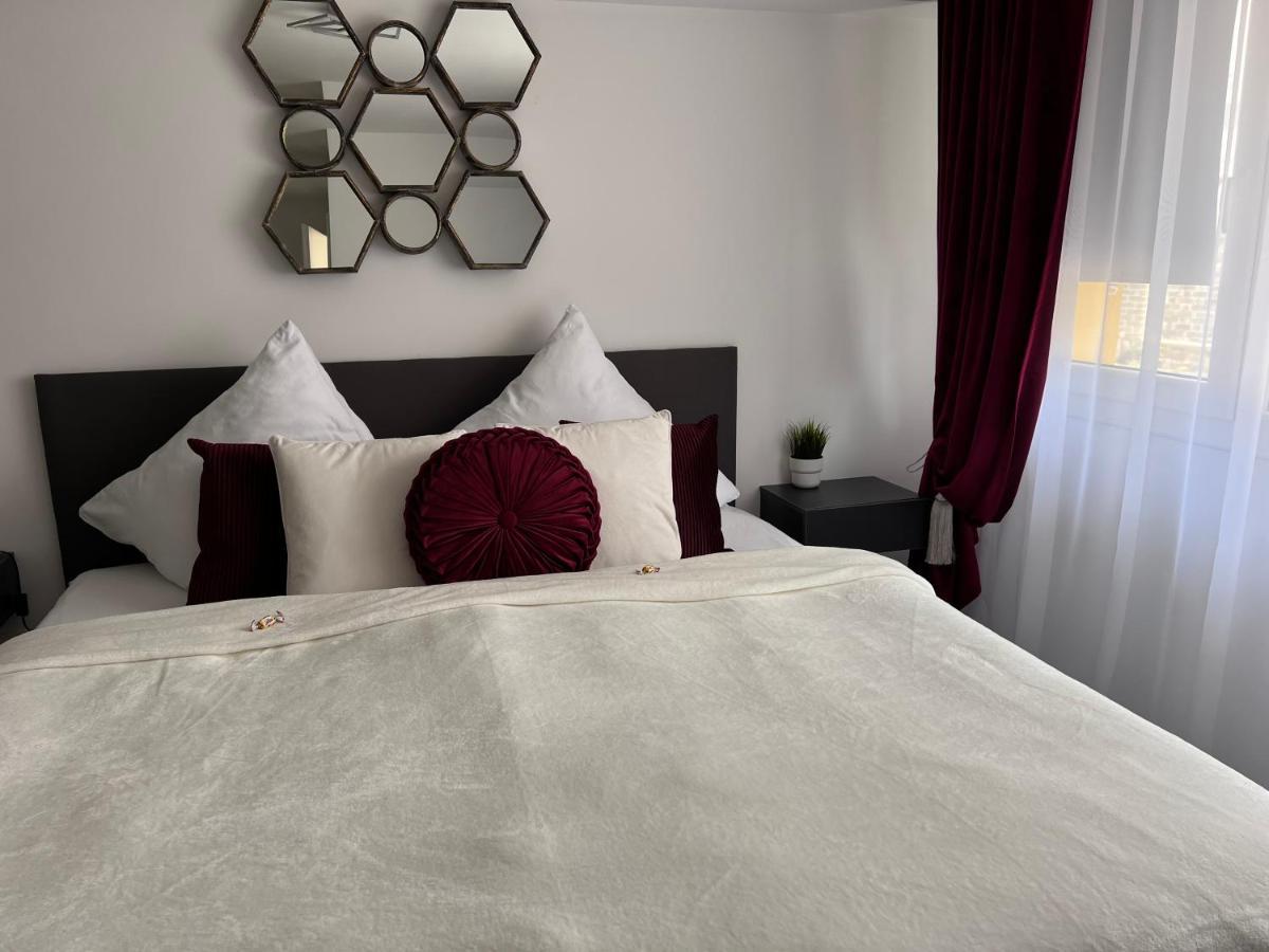 Prime Host Dream Apartment คาร์ลสรูเฮอ ภายนอก รูปภาพ