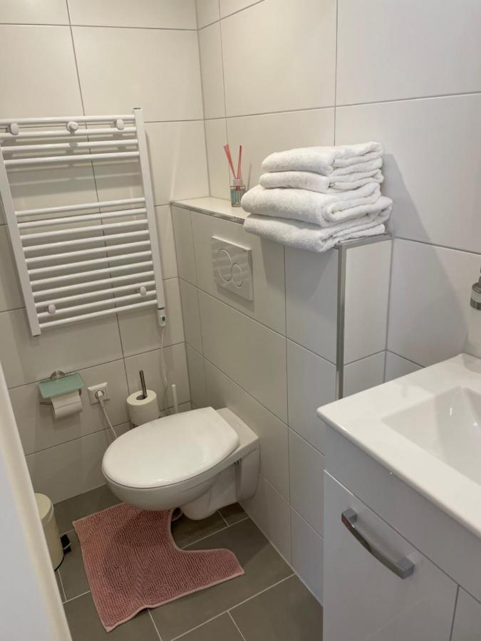 Prime Host Dream Apartment คาร์ลสรูเฮอ ภายนอก รูปภาพ