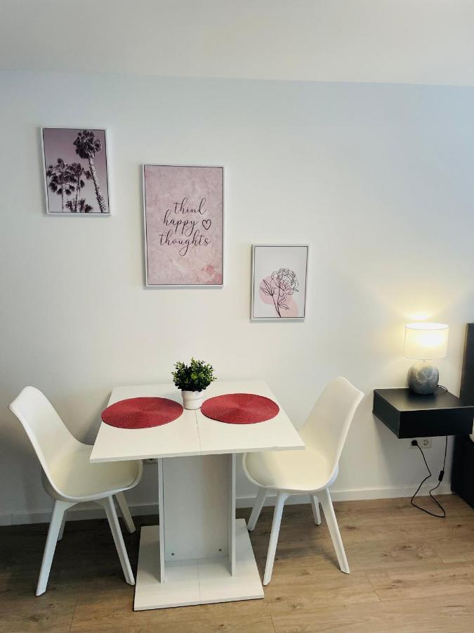 Prime Host Dream Apartment คาร์ลสรูเฮอ ภายนอก รูปภาพ