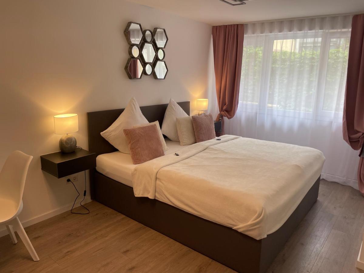 Prime Host Dream Apartment คาร์ลสรูเฮอ ภายนอก รูปภาพ