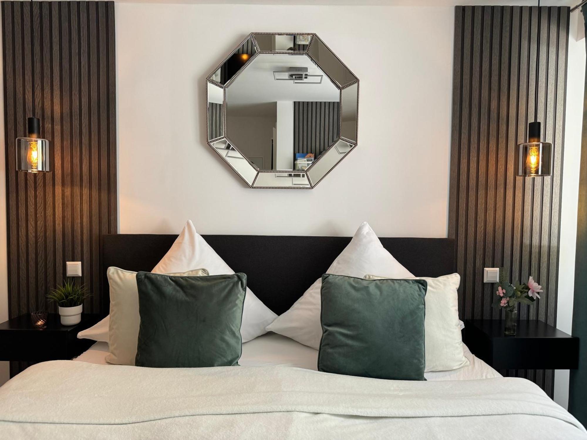 Prime Host Dream Apartment คาร์ลสรูเฮอ ภายนอก รูปภาพ