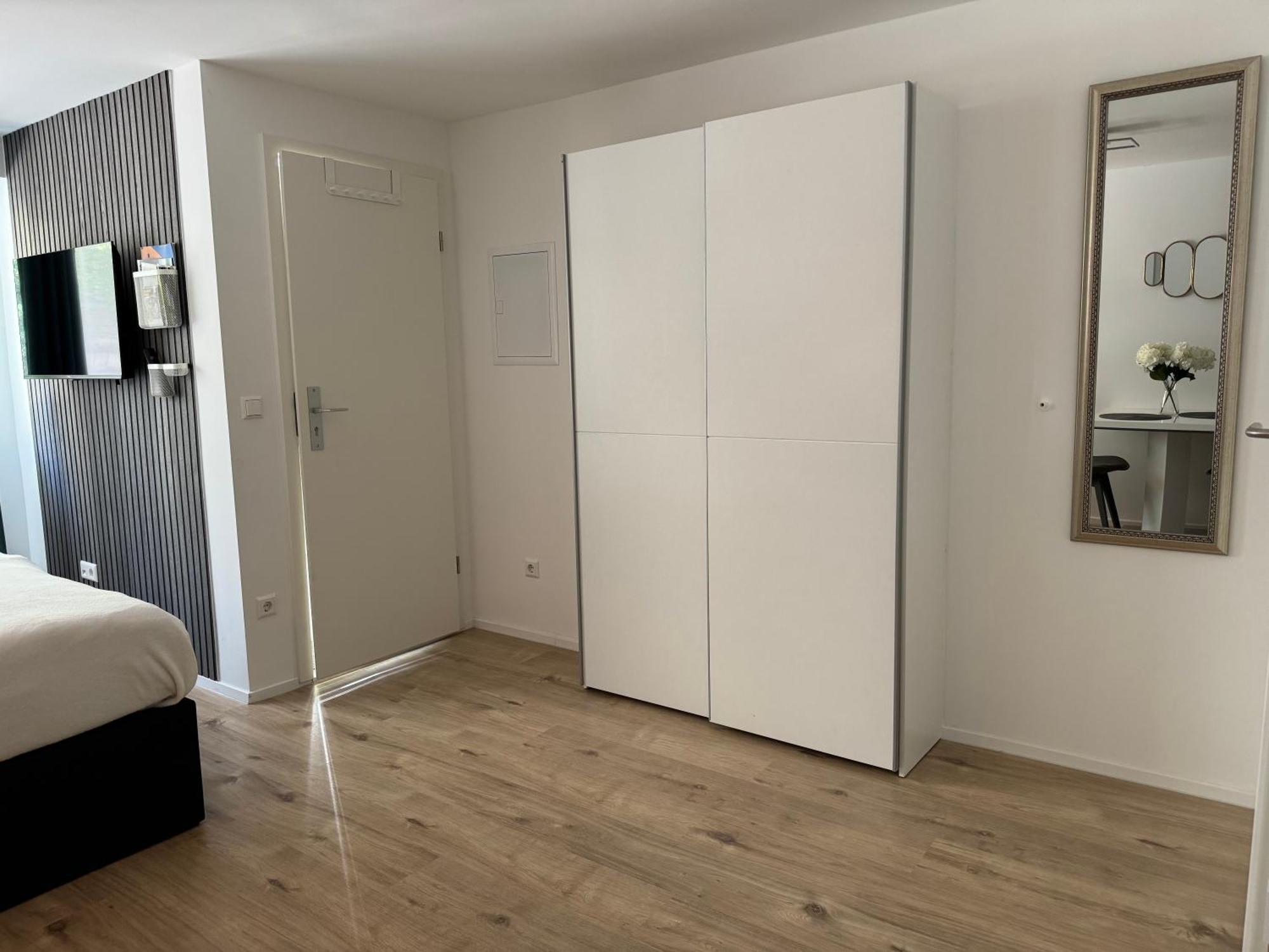 Prime Host Dream Apartment คาร์ลสรูเฮอ ภายนอก รูปภาพ