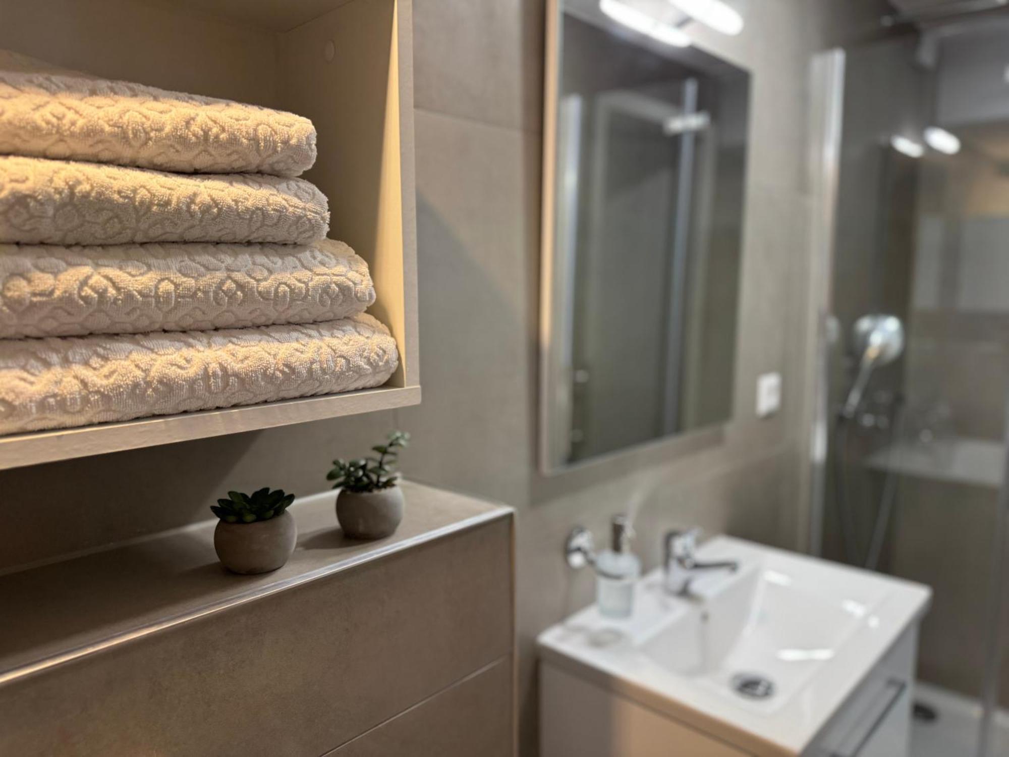 Prime Host Dream Apartment คาร์ลสรูเฮอ ภายนอก รูปภาพ