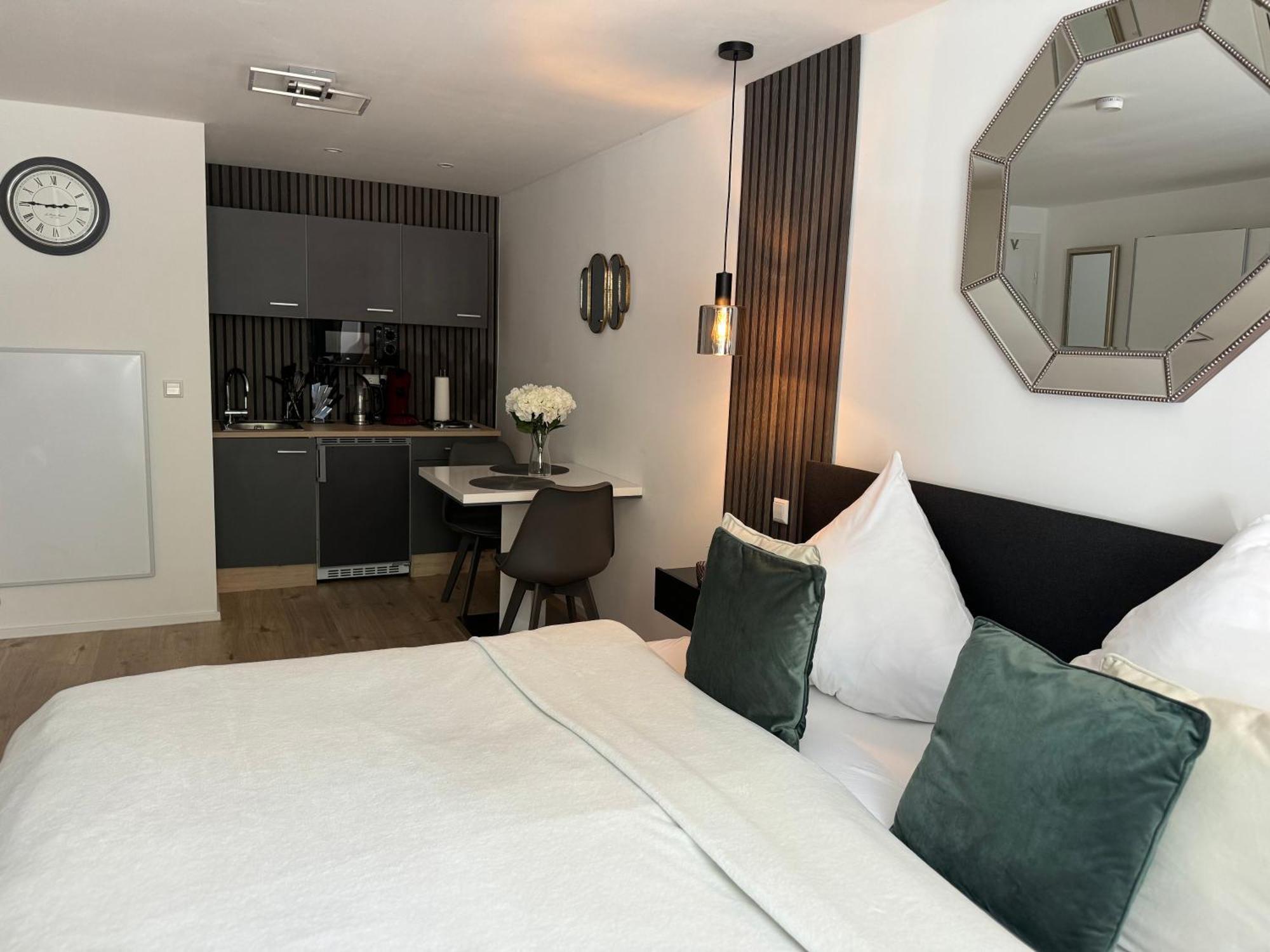 Prime Host Dream Apartment คาร์ลสรูเฮอ ภายนอก รูปภาพ